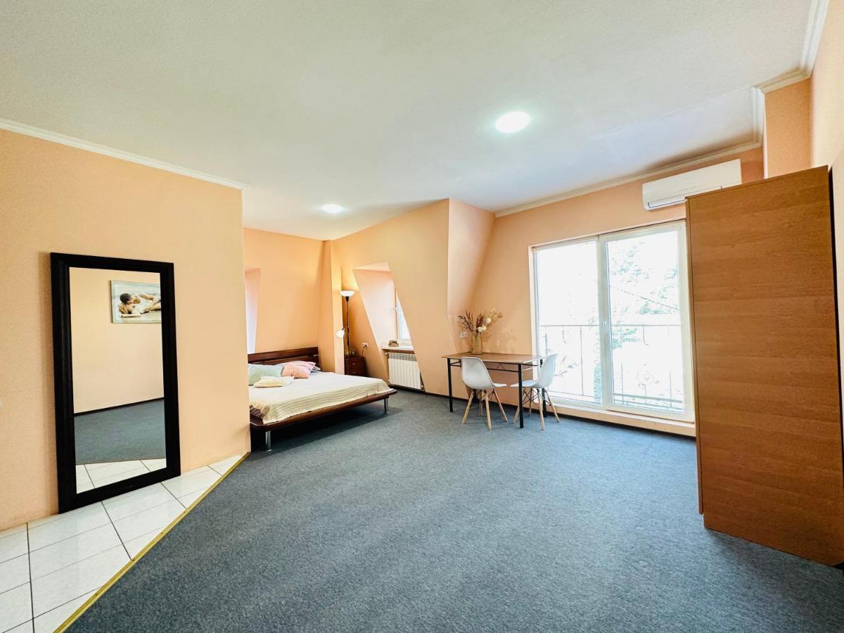Apartments On The Embankment Kharkiv Bagian luar foto
